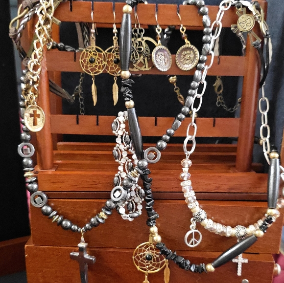 Bundle Of Costume Jewelry Necklace Bracelets Earrings Peace Jesus Cross Religiou - Picture 1 of 12